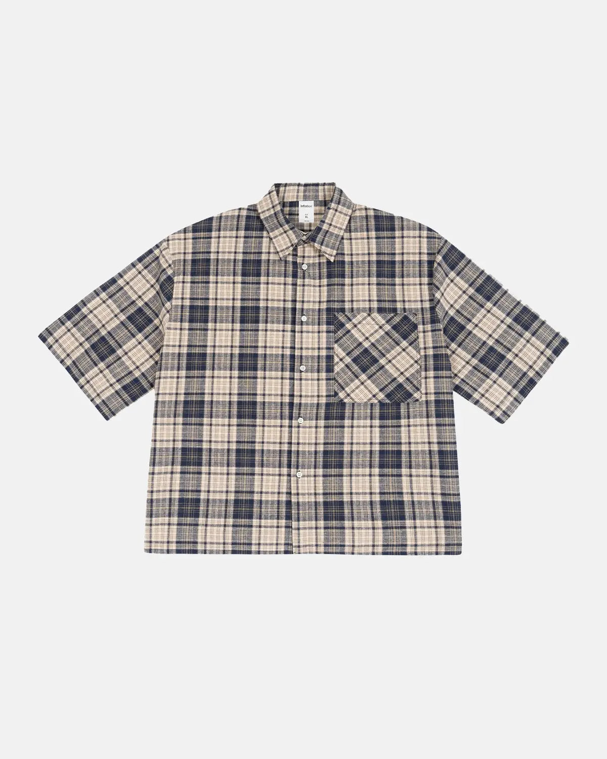 Unisex short-sleeve plaid shirt with pointed collar, button front and chest pocket