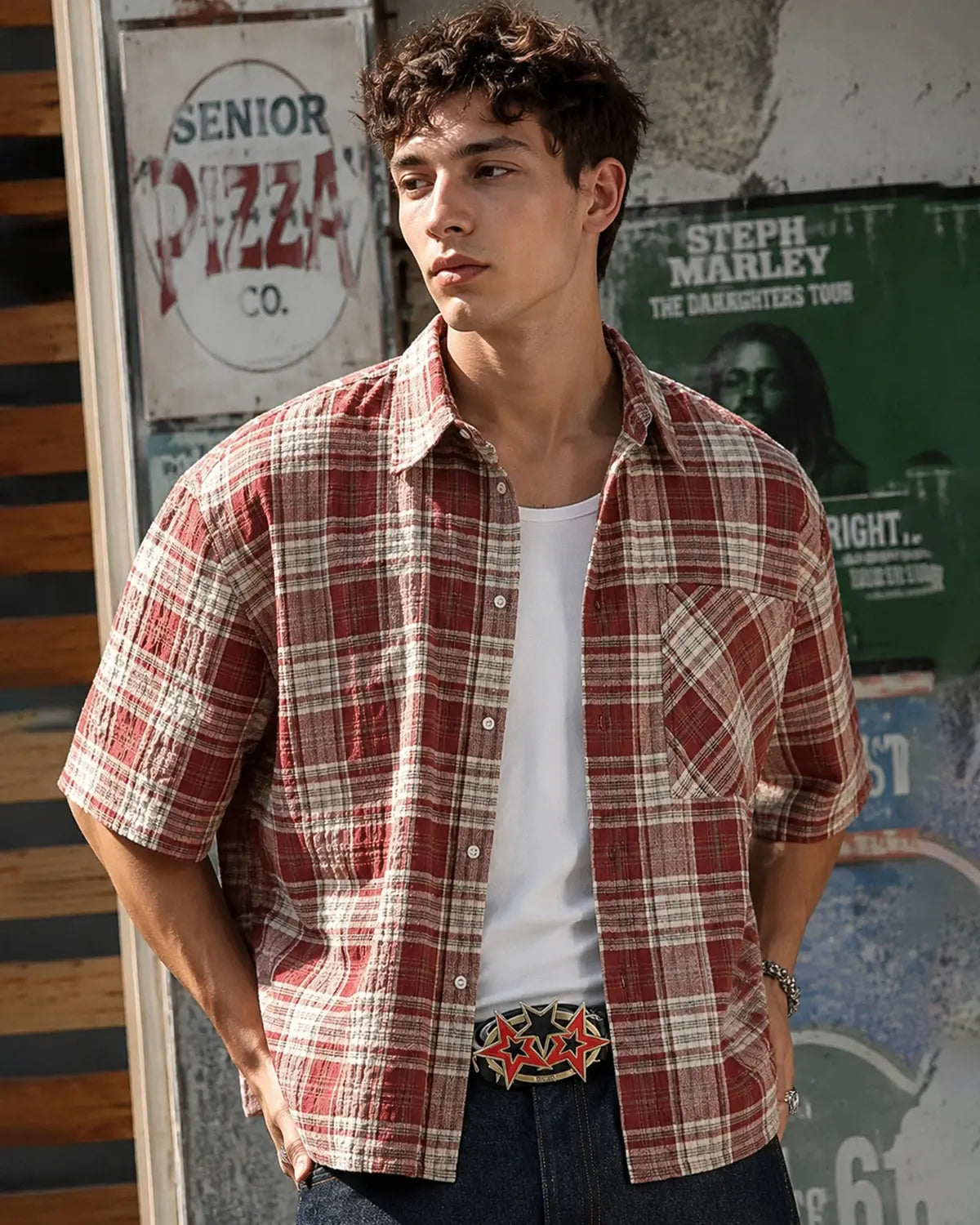 Unisex short-sleeve plaid shirt with pointed collar, button front and chest pocket