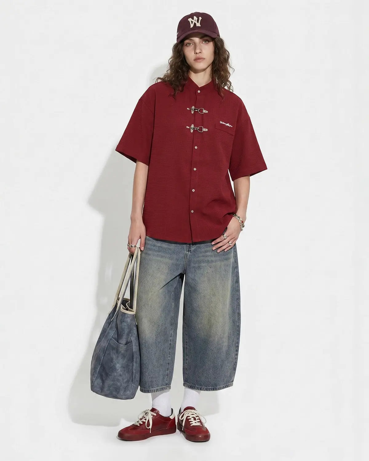 Men's short-sleeve waffle shirt with mandarin collar and metal clasp details