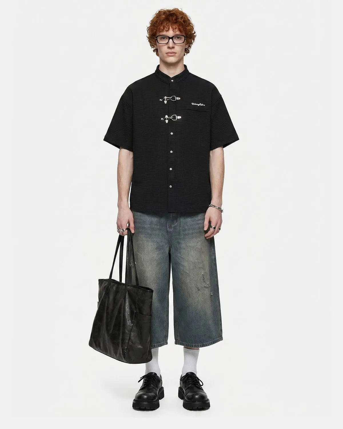Men's short-sleeve waffle shirt with mandarin collar and metal clasp details