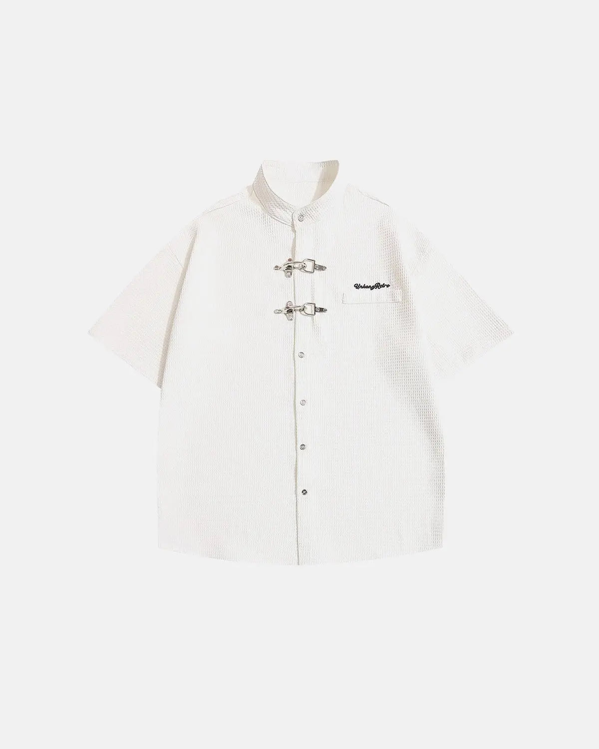 Men's short-sleeve waffle shirt with mandarin collar and metal clasp details