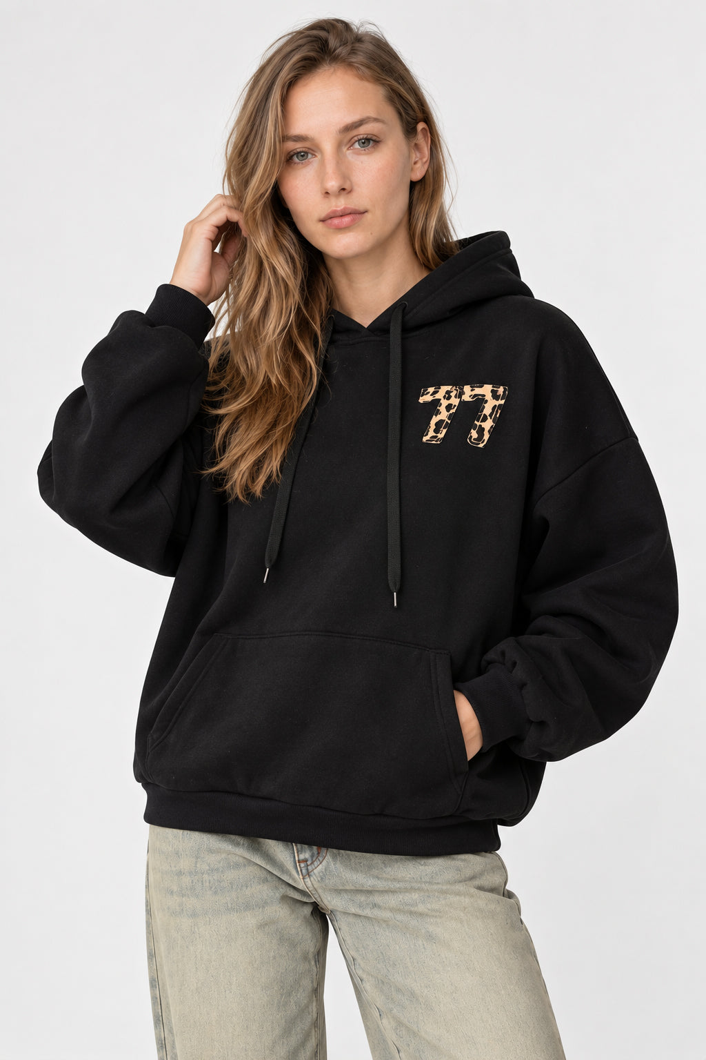 Women's oversized hoodie with hood, front kangaroo pocket and bold number graphic