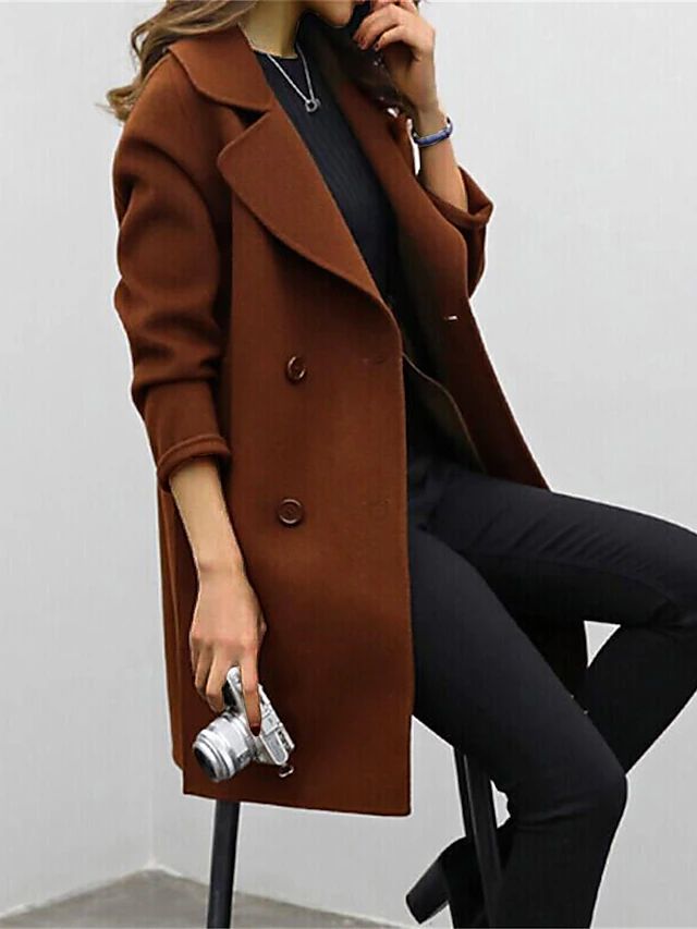 Women's long double-breasted coat with wide lapels and long sleeves