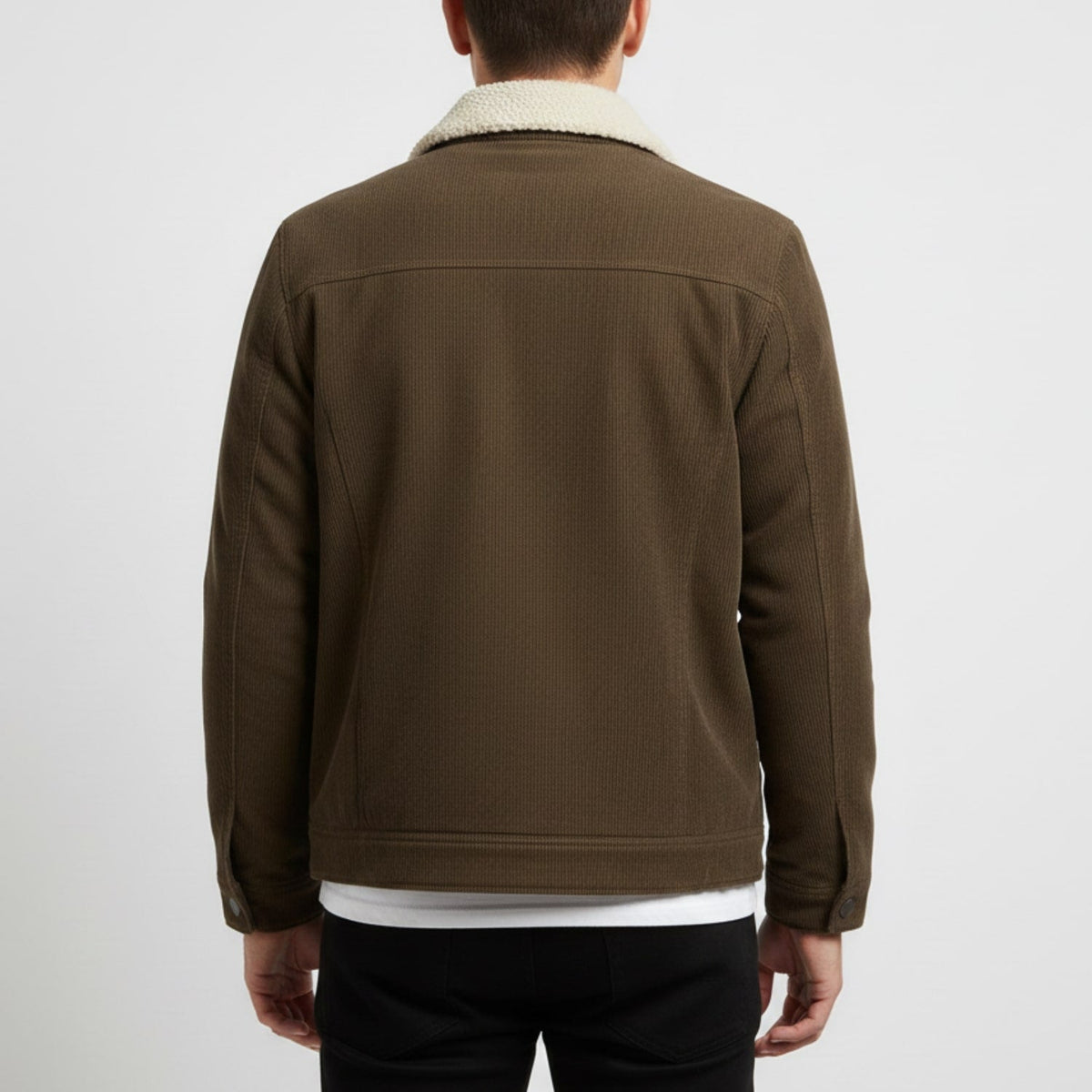 Men's corduroy jacket with sherpa collar, long sleeves and buttoned chest pockets