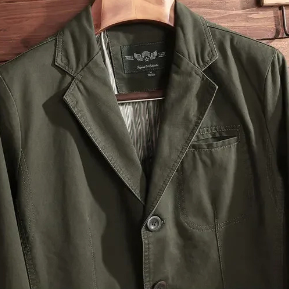 Men's lightweight blazer with notched lapels, button front and patch pockets