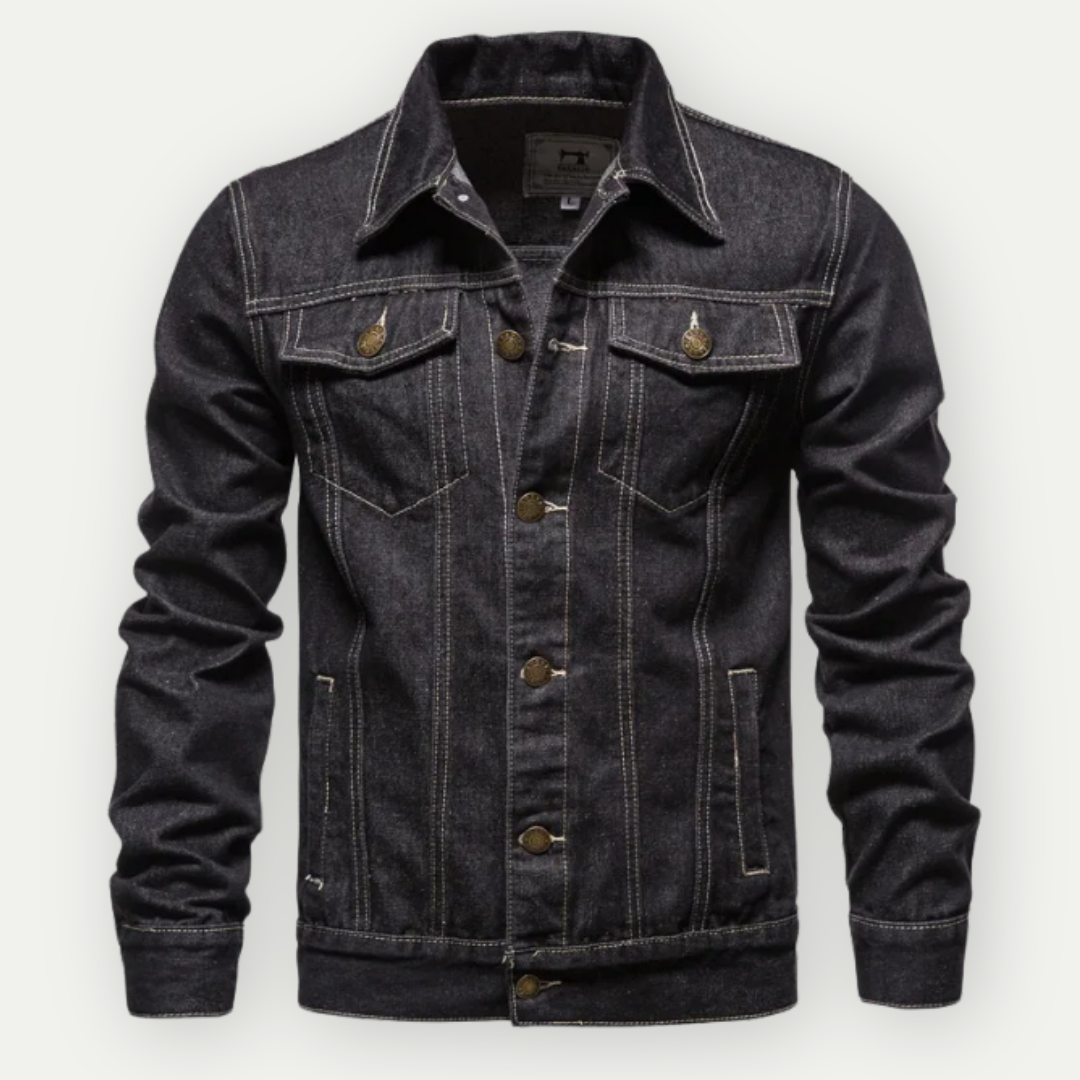 Men's denim trucker jacket with pointed collar, chest flap pockets and long sleeves