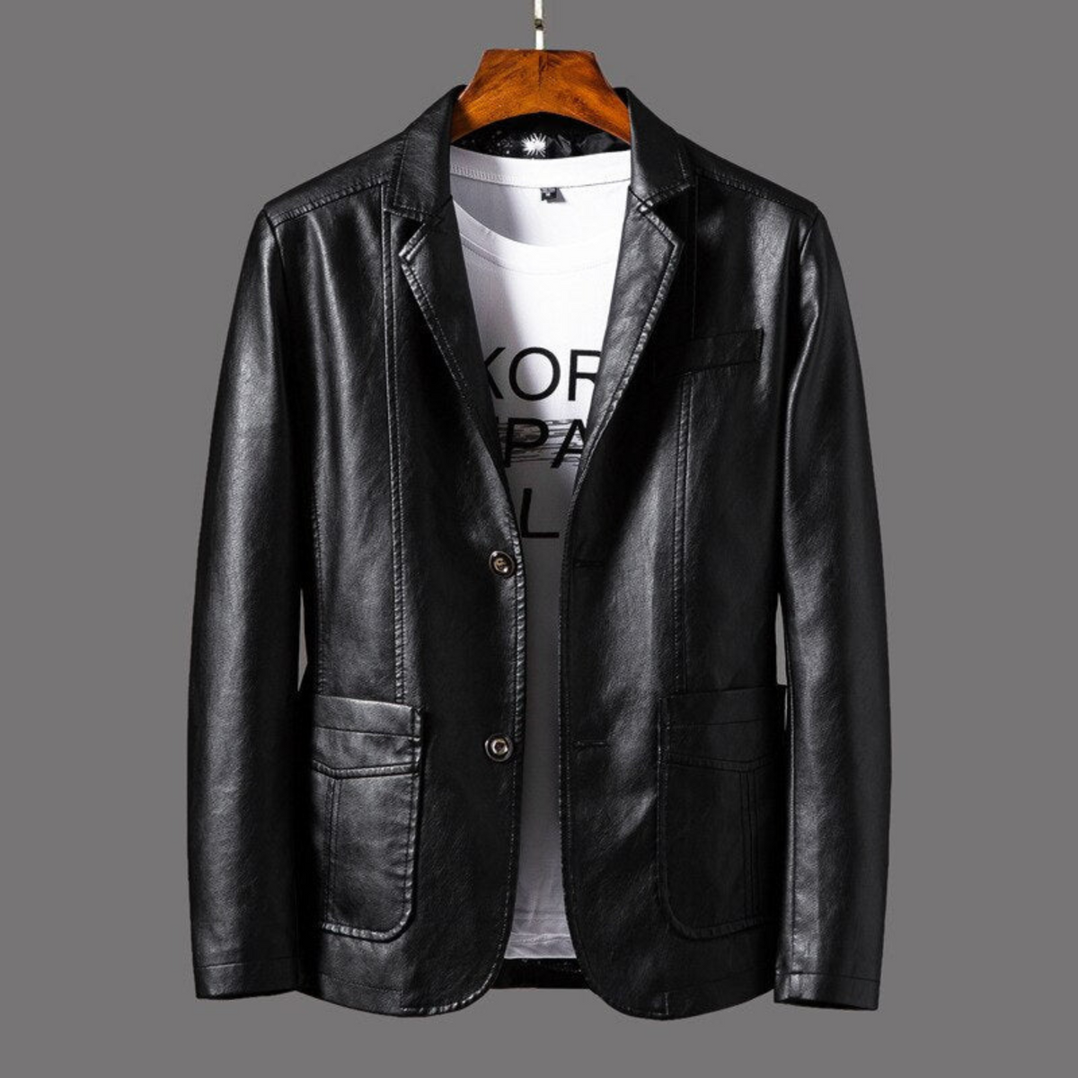 Men's fitted blazer jacket with notched lapels, long sleeves and patch pockets