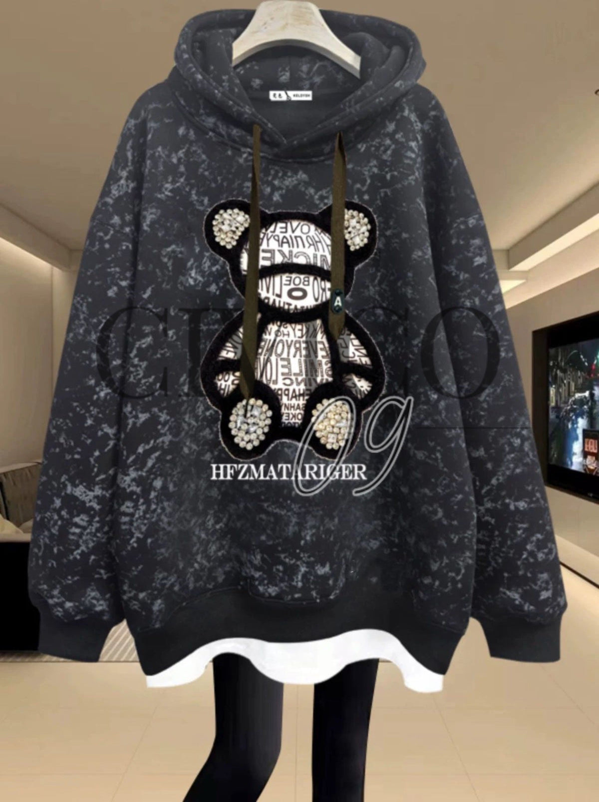 Women's oversized hooded sweatshirt with bear graphic, long sleeves and ribbed trims