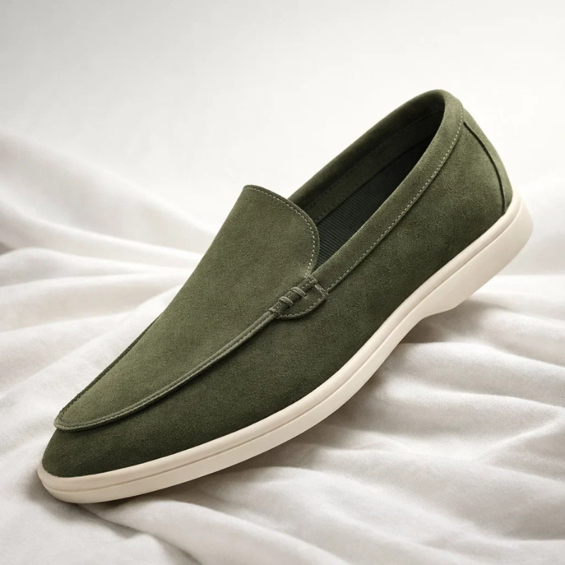 Men's slip-on loafers with rounded moc toes and low light-coloured soles