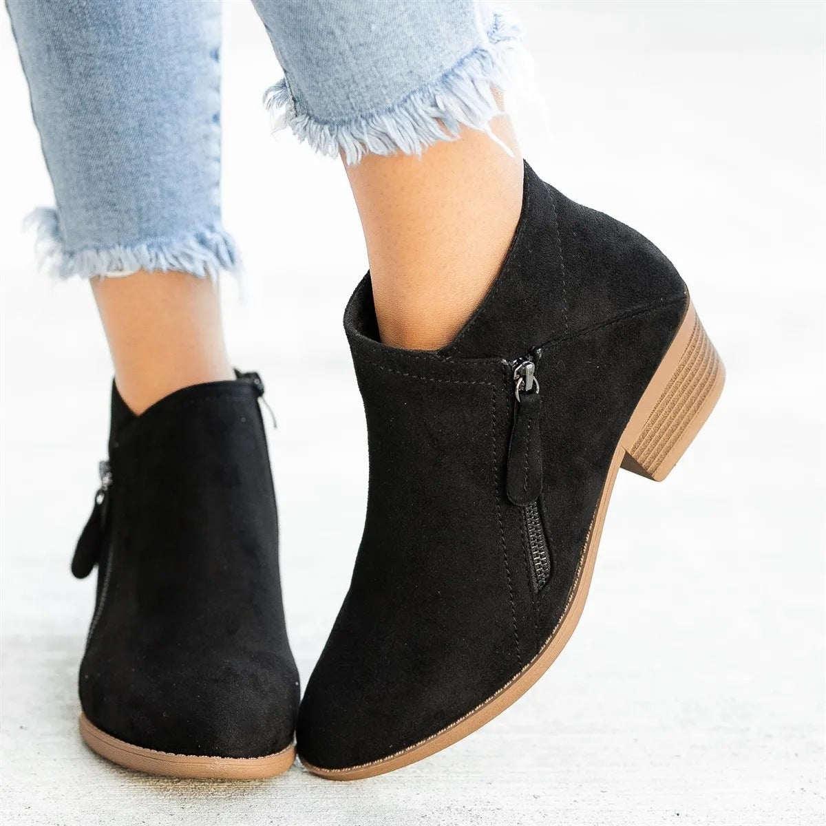 Women's ankle boots with side zip and low block heel