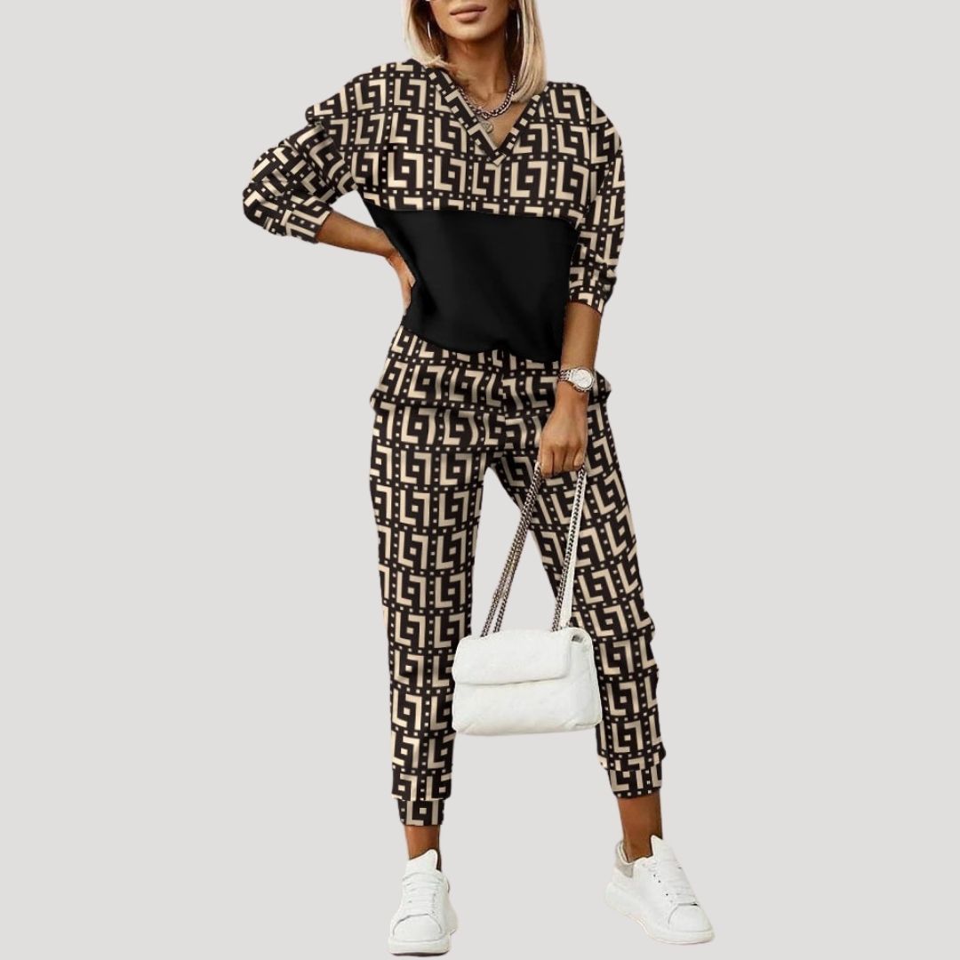 Women's hooded patterned tracksuit set with zip-front top and cuffed jogger trousers