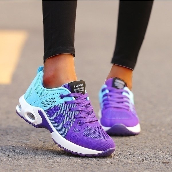 Women's lace-up sneakers with textured panels and contrasting layered soles