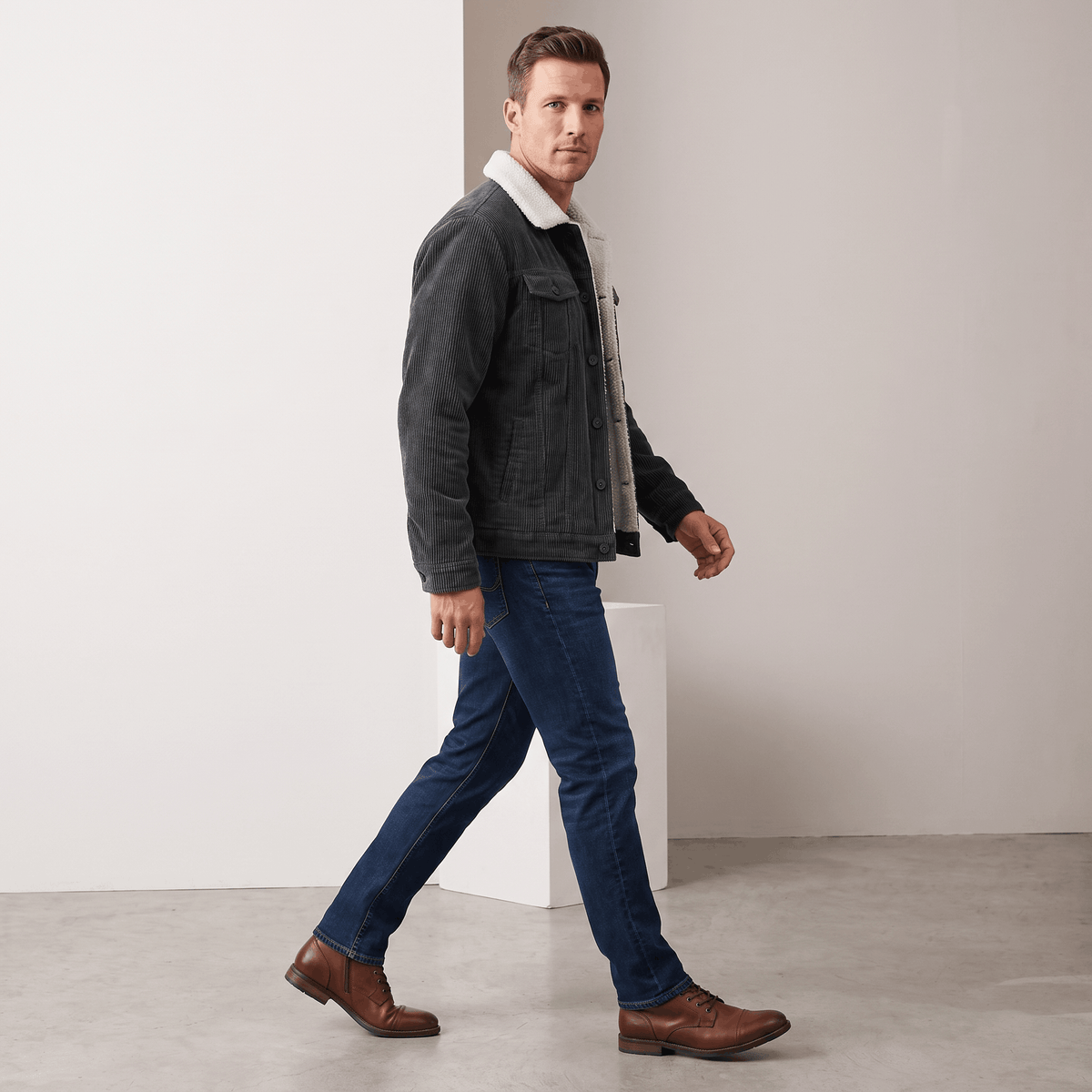 Men's corduroy jacket with sherpa collar, button front and chest pockets