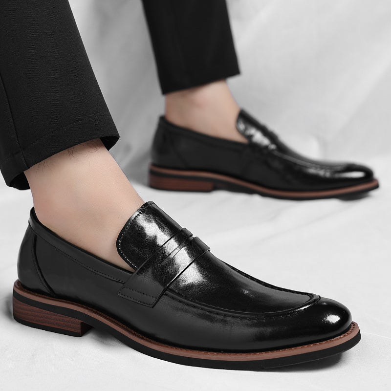Men's penny loafers with apron toe and low heel