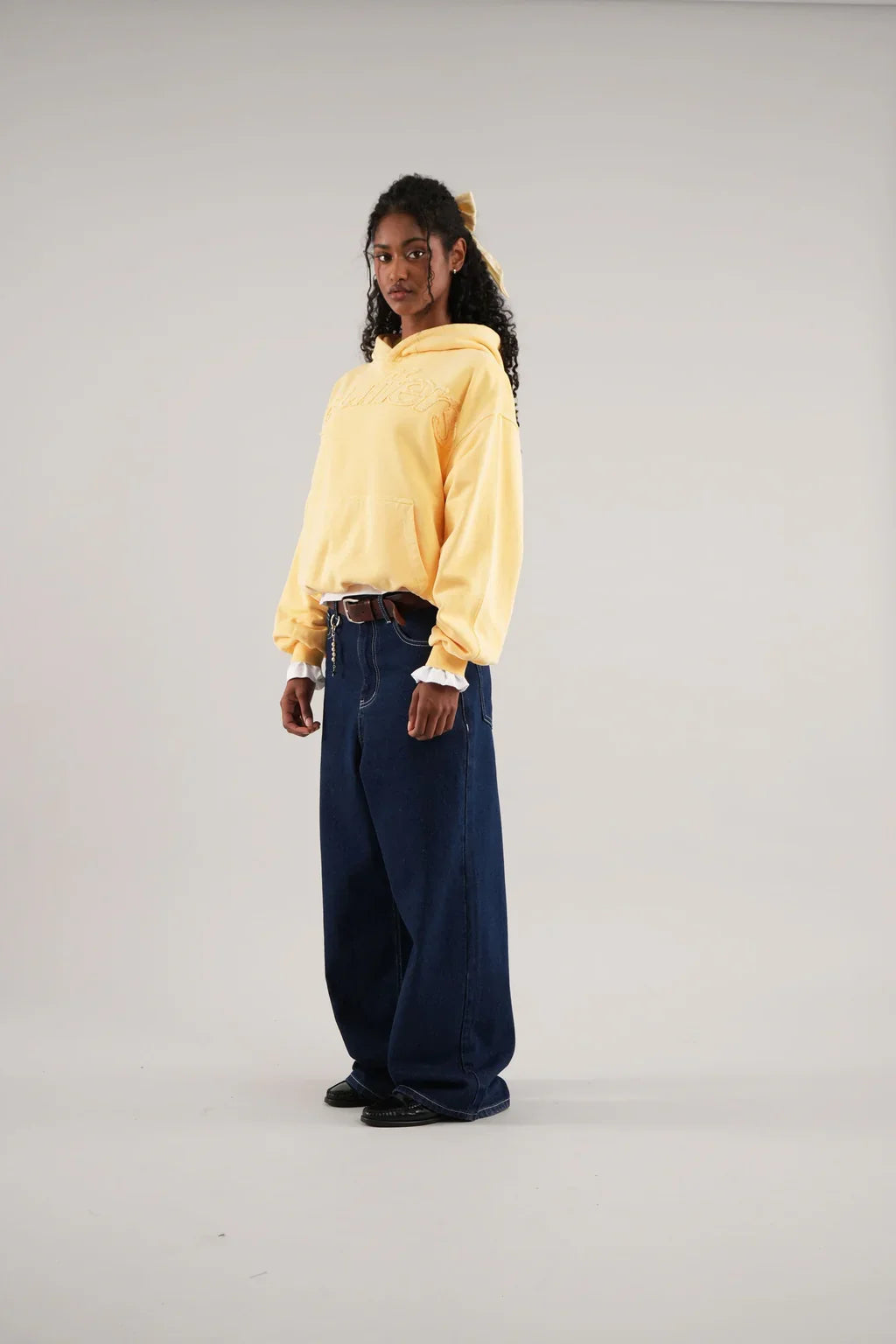 Women's hooded Worldwide logo hoodie with long sleeves and front kangaroo pocket