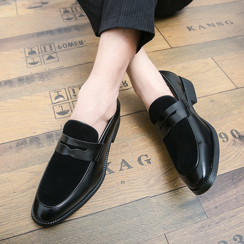Men's penny loafer with rounded toe, vamp strap and low heel