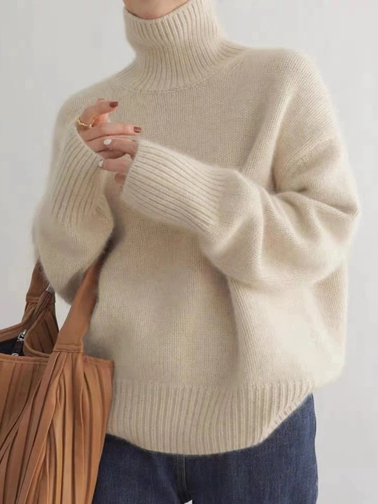 Women's ribbed turtleneck jumper with long sleeves and relaxed fit