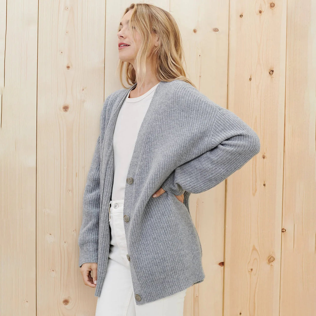 Women's oversized ribbed V-neck cardigan with long sleeves and button front