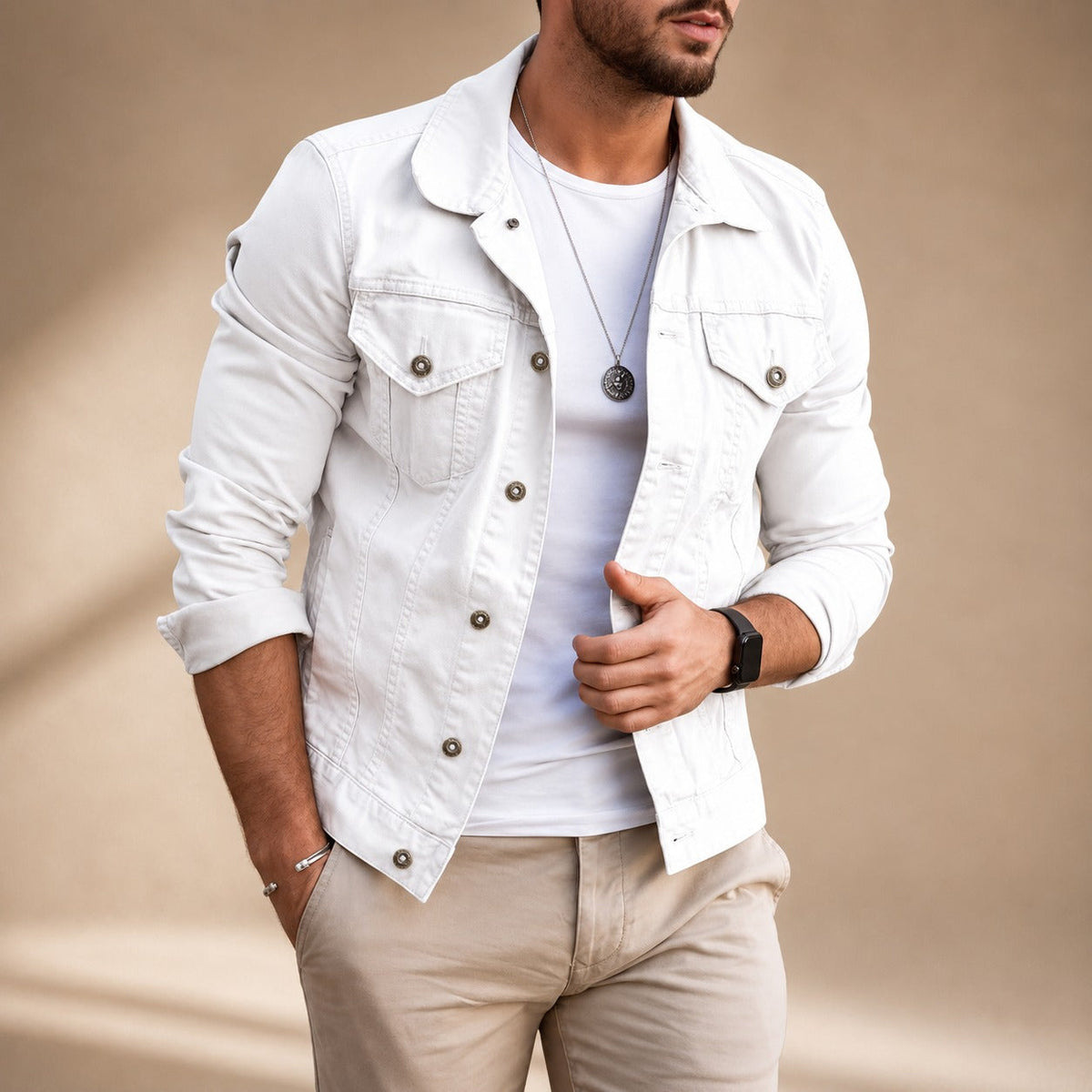 Men's collared utility jacket with long sleeves, button front and flap pockets