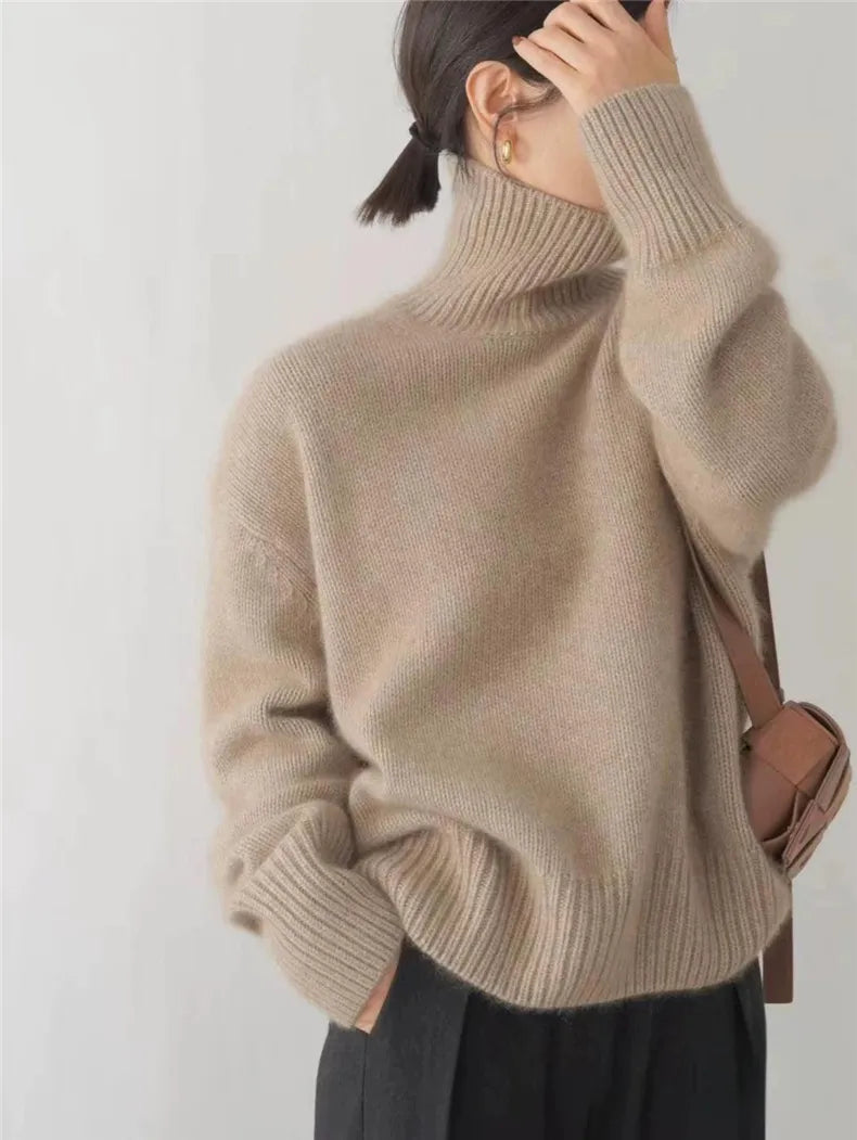 Women's ribbed turtleneck jumper with long sleeves and relaxed fit