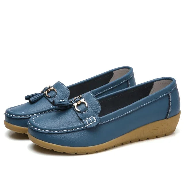 Women's slip-on loafers with tassels, metal ornaments and flat gum-coloured soles