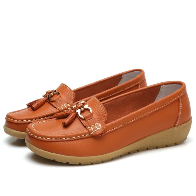 Women's slip-on loafers with tassels, metal ornaments and flat gum-coloured soles