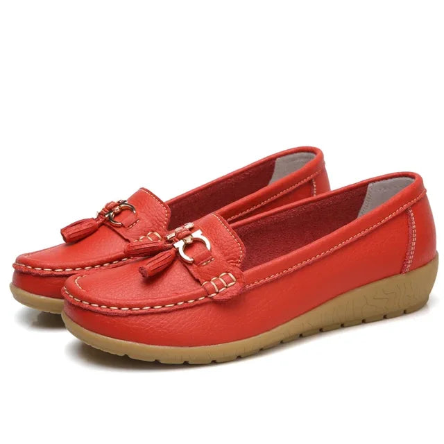 Women's slip-on loafers with tassels, metal ornaments and flat gum-coloured soles
