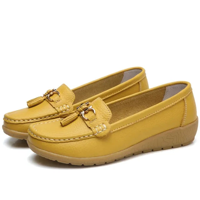 Women's slip-on loafers with tassels, metal ornaments and flat gum-coloured soles