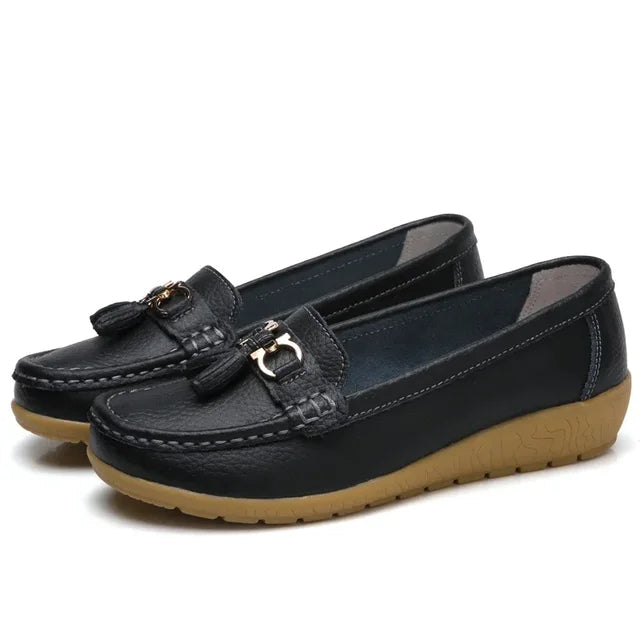Women's slip-on loafers with tassels, metal ornaments and flat gum-coloured soles