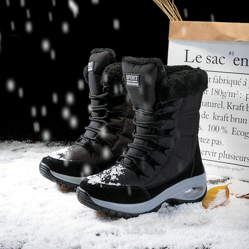 High-ankle lace-up winter boots with furry trim and lug soles