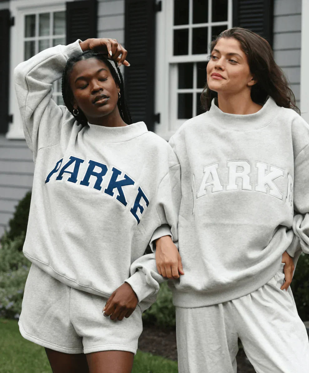 Women's oversized sweatshirt with contrasting chest lettering and long sleeves