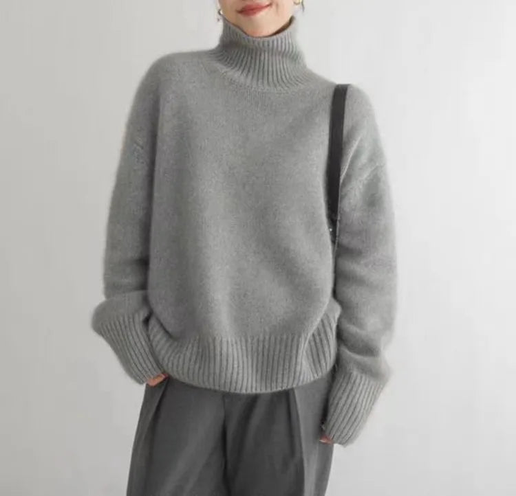 Women's ribbed turtleneck jumper with long sleeves and relaxed fit