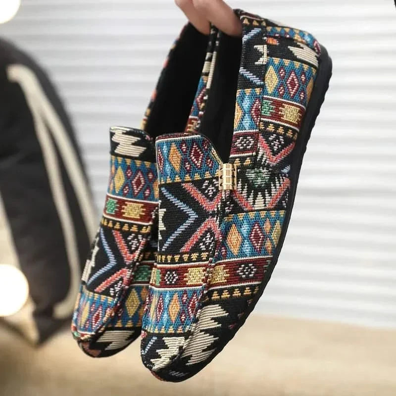 Unisex geometric patterned loafers with round toes and flat soles
