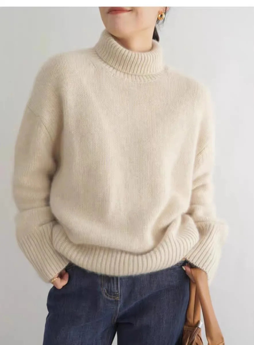 Women's ribbed turtleneck jumper with long sleeves and relaxed fit