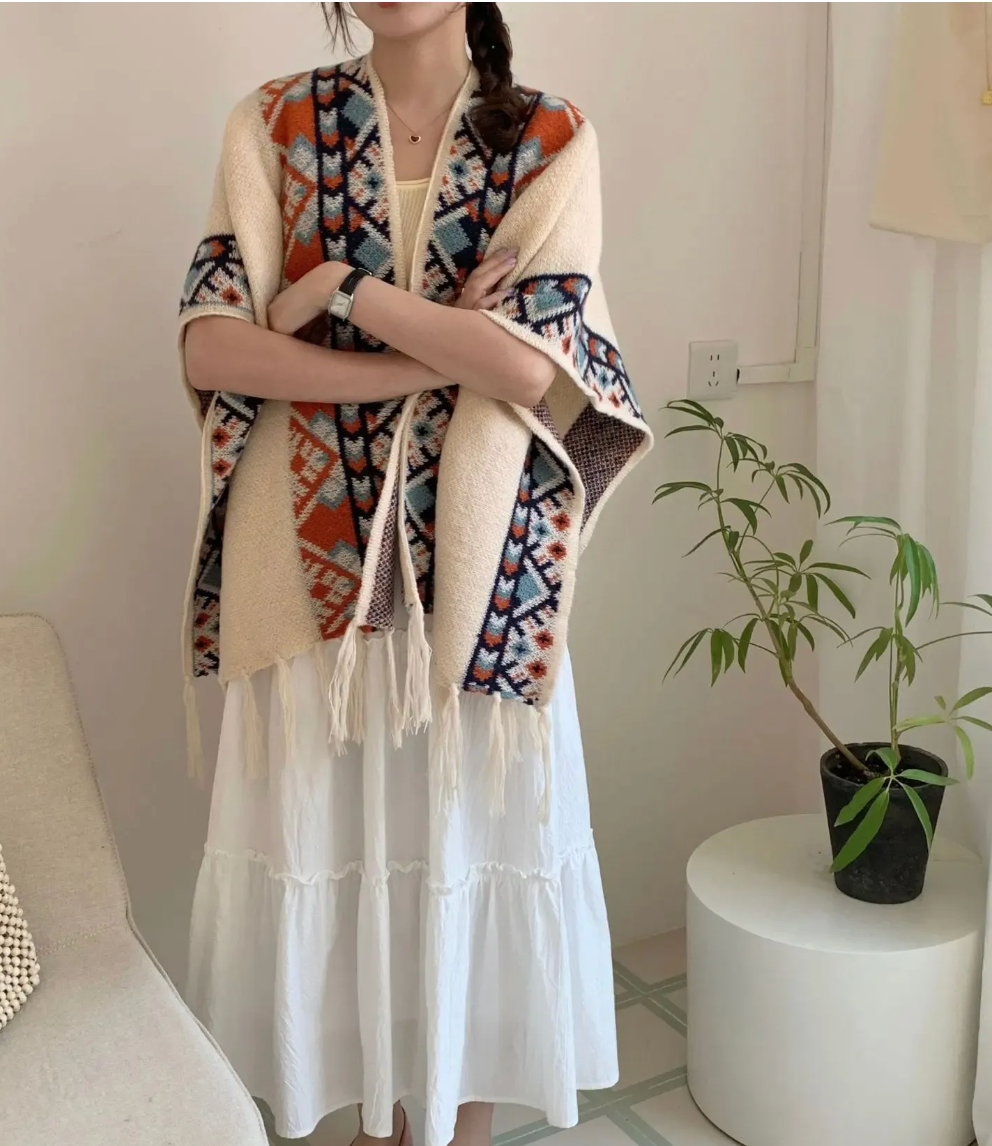 Women's geometric patterned cardigan with short sleeves and fringed edges