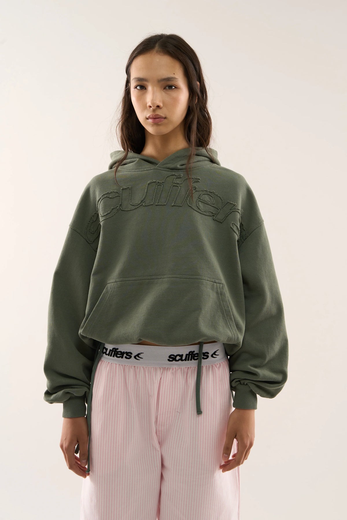 Women's hooded Worldwide logo hoodie with long sleeves and front kangaroo pocket