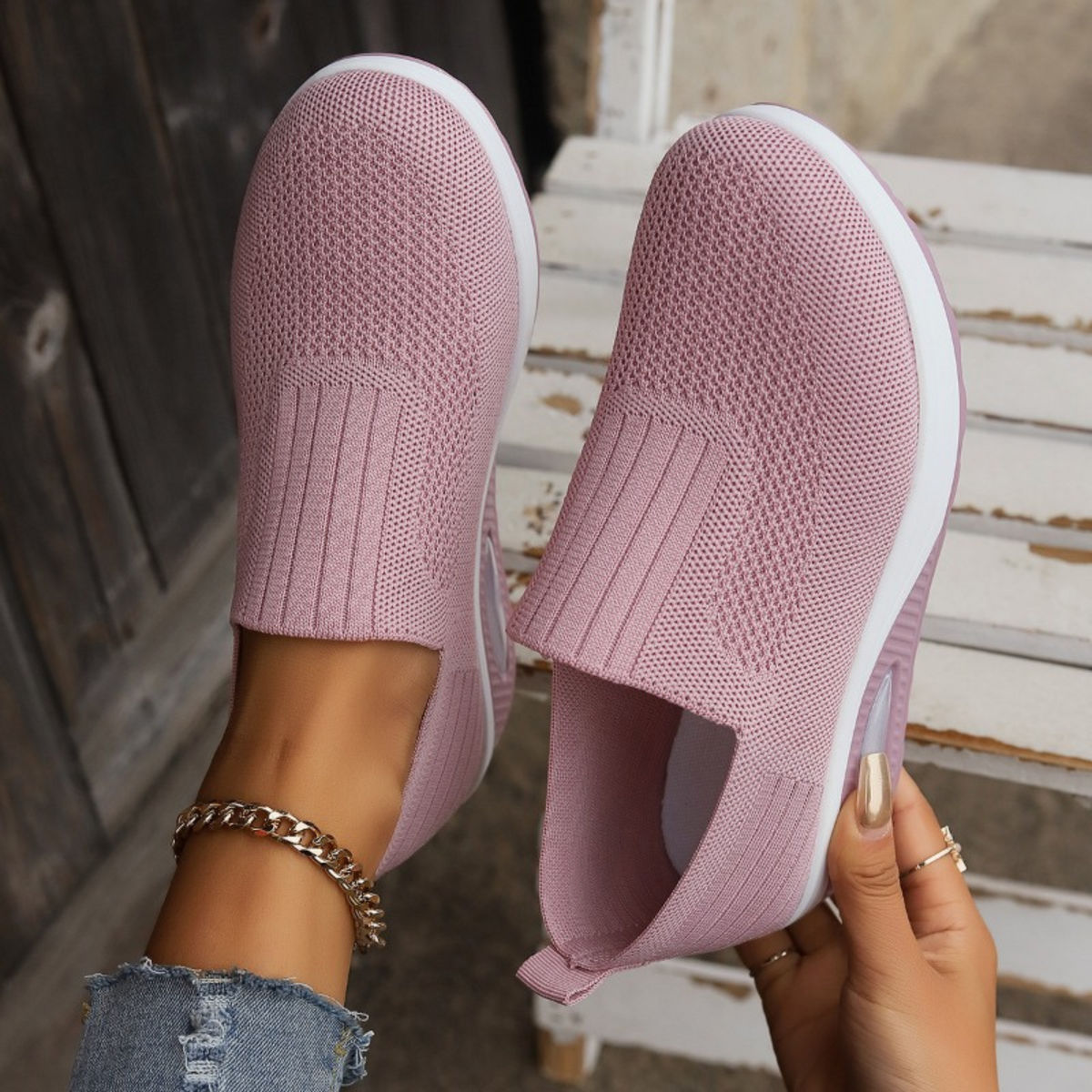 Women's plain slip-on trainers with round toes and raised soles