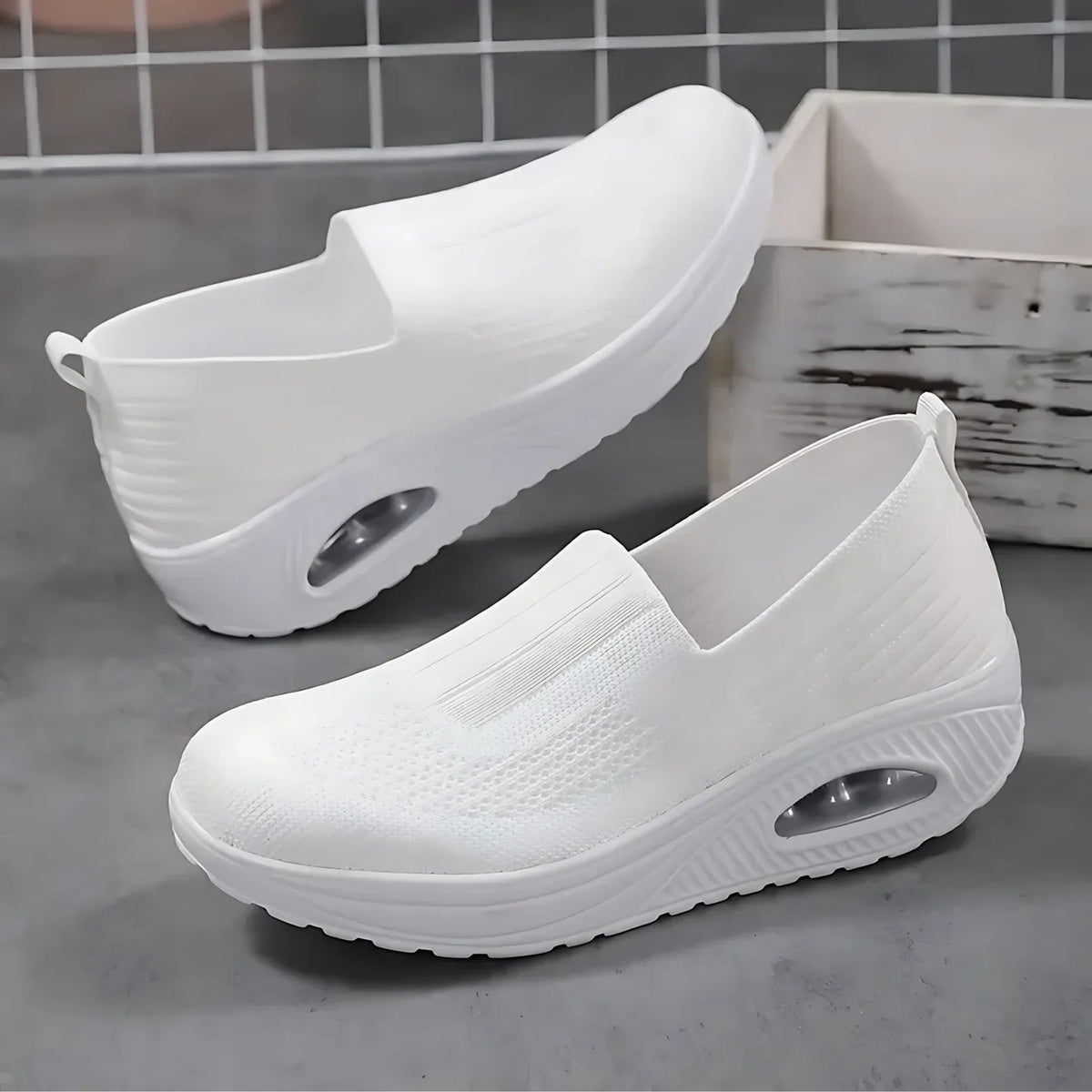 Women's plain slip-on trainers with round toes and raised soles