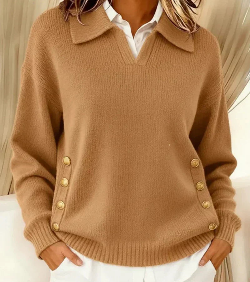 Women's collared knitted sweater with V-neck opening, long sleeves and side buttons