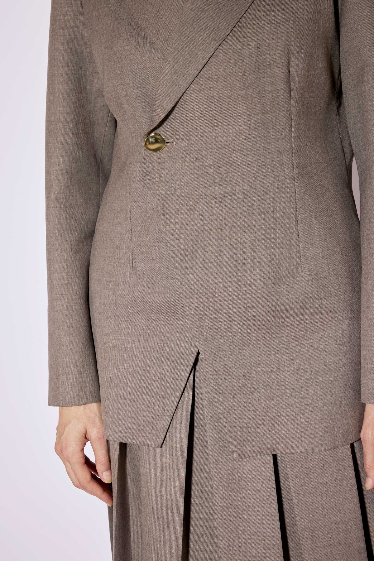 Women's brown tailored blazer with notched lapels and long sleeves