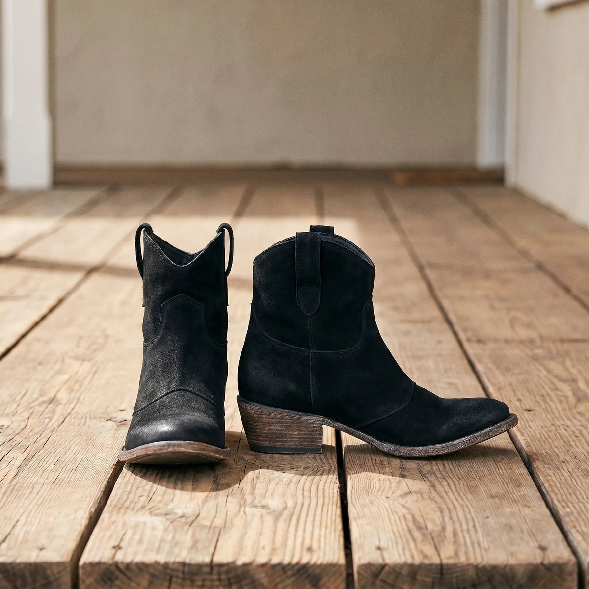 Women's western ankle boots with pull tabs, pointed toes and low block heels