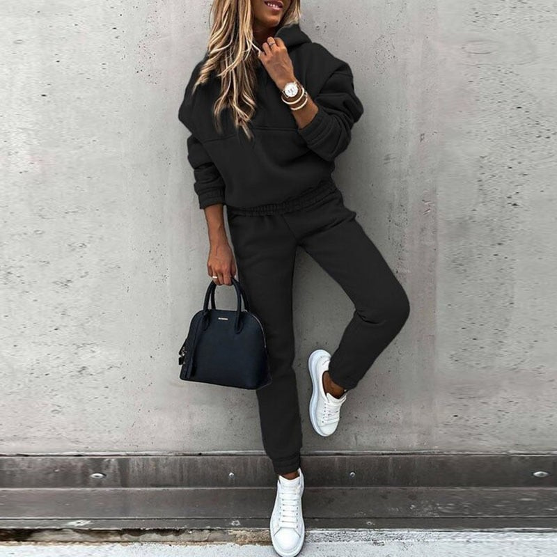 Women's hooded tracksuit set with jogger trousers and elasticated cuffs