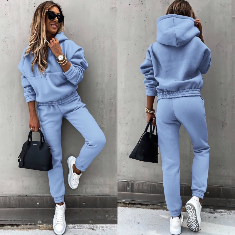 Women's hooded tracksuit set with jogger trousers and elasticated cuffs