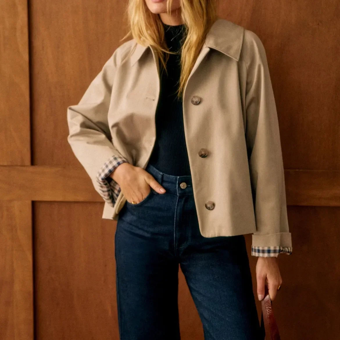 Women's beige cropped jacket with notched collar, buttons and checked cuffs