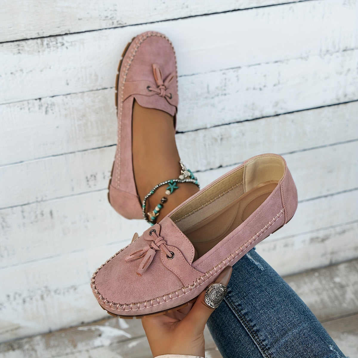 Women's flat loafers with front tassels, decorative lacing and stitched edging