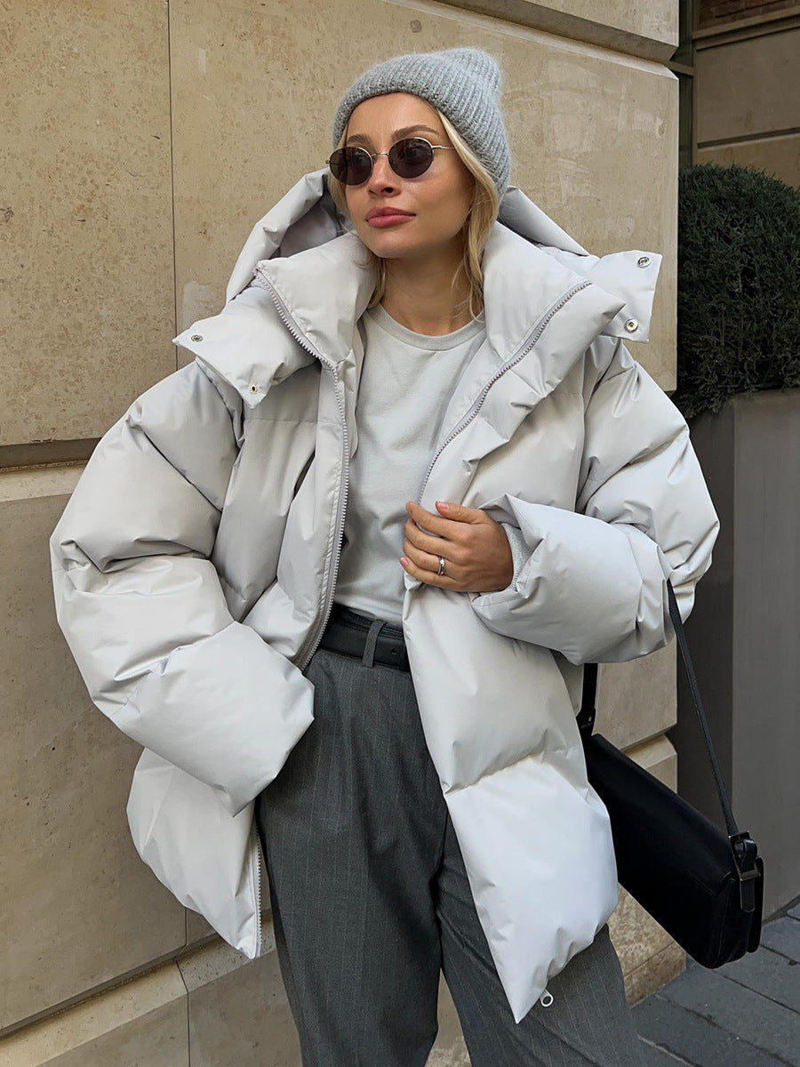 Women's hooded padded parka jacket with long sleeves and zip fastening