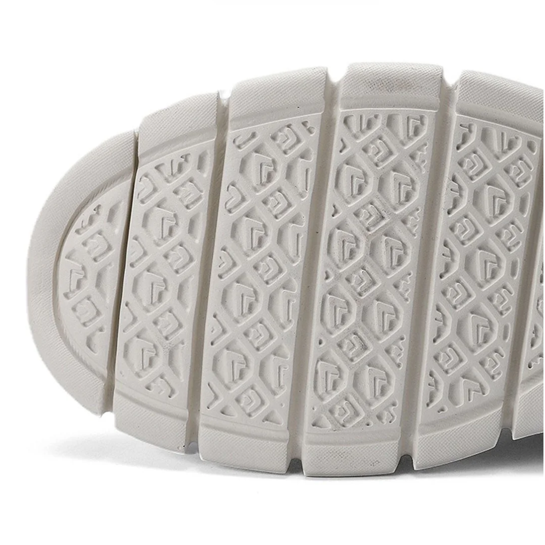 Men's low-top textured mesh trainers with lace-up fastening and segmented sole