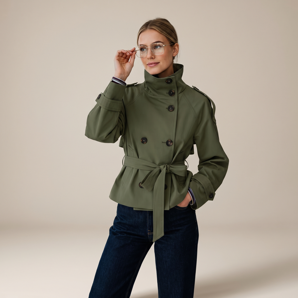Women's belted trench coat with high collar and long sleeves
