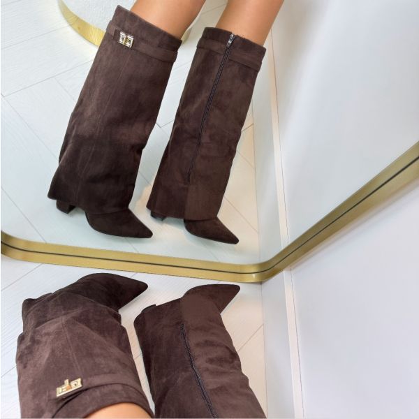 Women's knee-high pointed-toe boots with block heels and buckle details