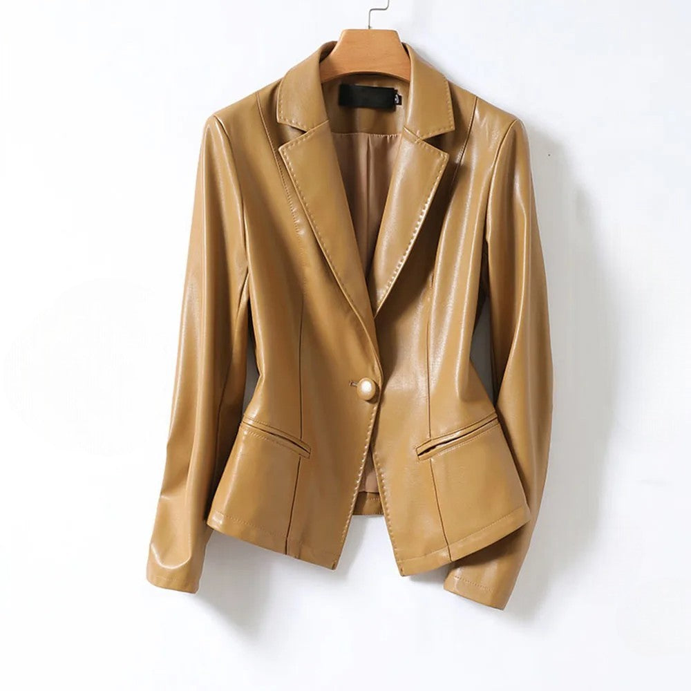 Women's tailored blazer with notched lapels, long sleeves and welt pockets